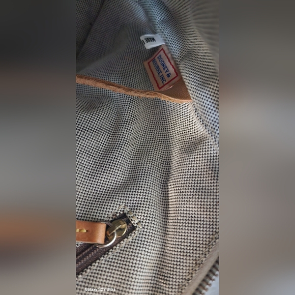 Dooney & Bourke Vintage Crossbody /Shoulder  Bag with card Holder. - Picture 16 of 17